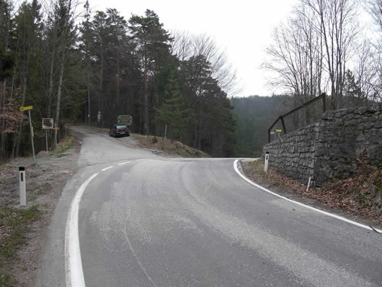 Bergstraße Auf dem Hals in Niederösterreich