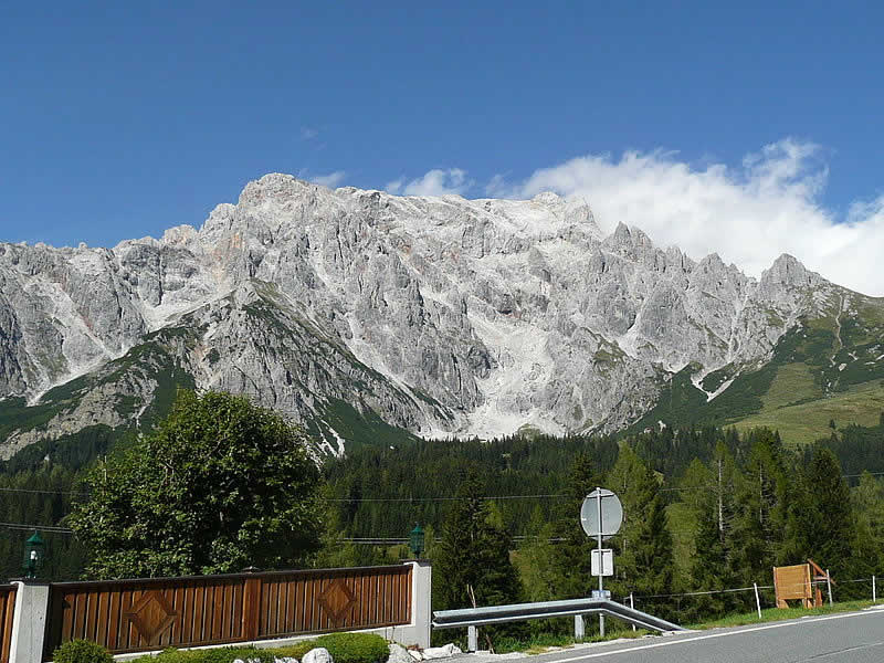 Bergstraße Dientner Sattel mit Blick auf den Hochkönig