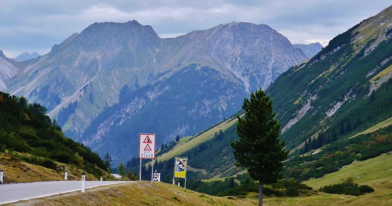 Bergstraße Hahntennjoch bei Imst in Tirol