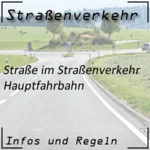 Hauptfahrbahn der Straße