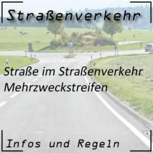 Mehrzweckstreifen auf der Straße