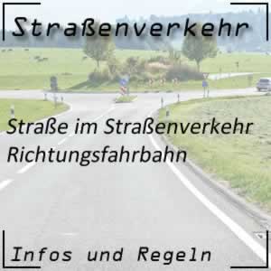 Richtungsfahrbahn auf der Straße