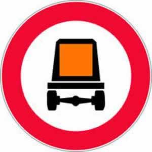 Verkehrszeichen Fahrverbot für Kraftfahrzeuge mit gefährlichen Gütern