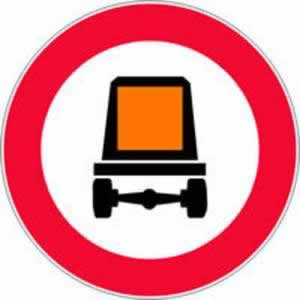 Verkehrszeichen Fahrverbot für Kraftfahrzeuge mit gefährlichen Gütern