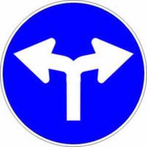 Verkehrszeichen vorgeschriebene Fahrtrichtung