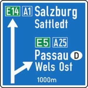 Verkehrszeichen Vorwegweiser auf Autobahn