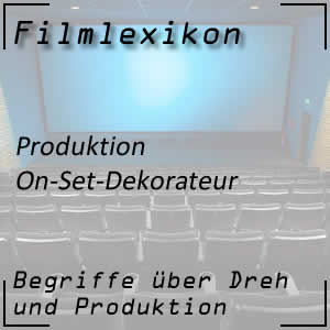 On-Set-Dekorateur beim Filmdreh