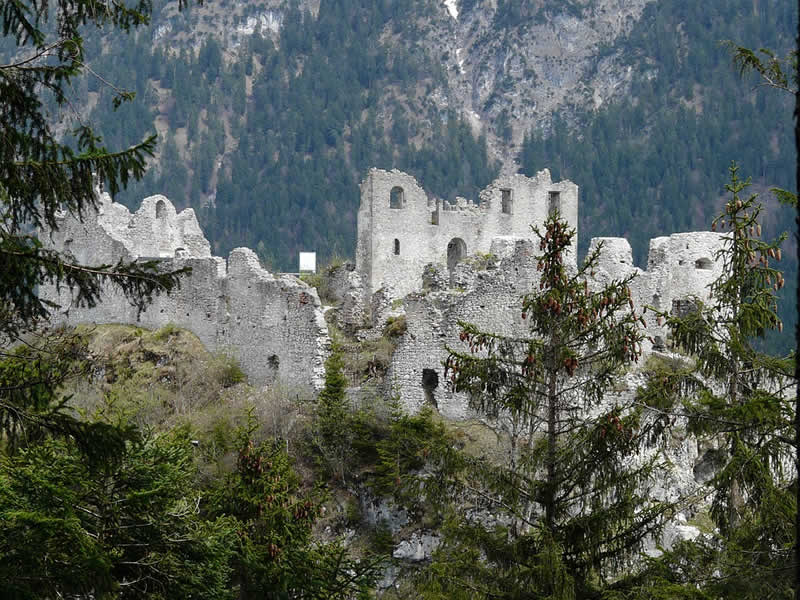 Burgruine Ehrenberg bei Reutte in Tirol