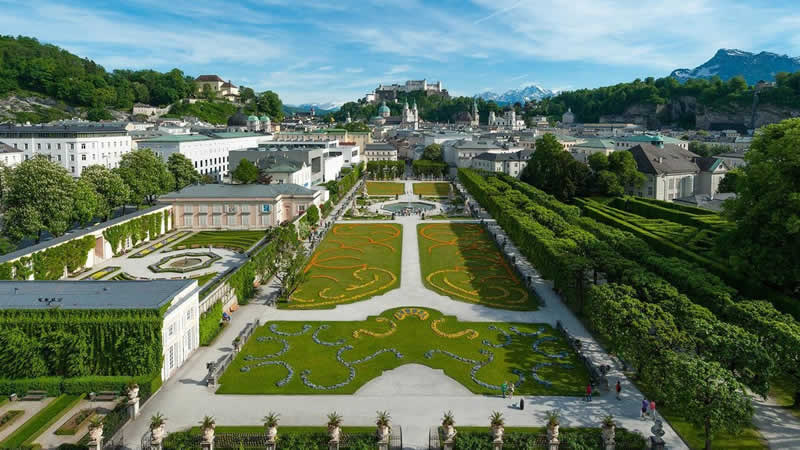 Schloss Mirabell in der Stadt Salzburg samt Mirabellgarten