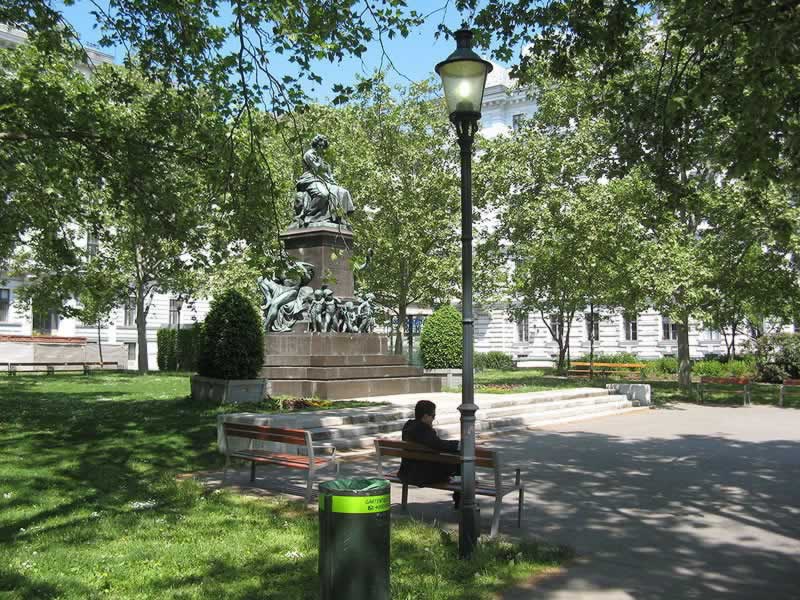 Beethovenpark in Wien mit Beethovendenkmal