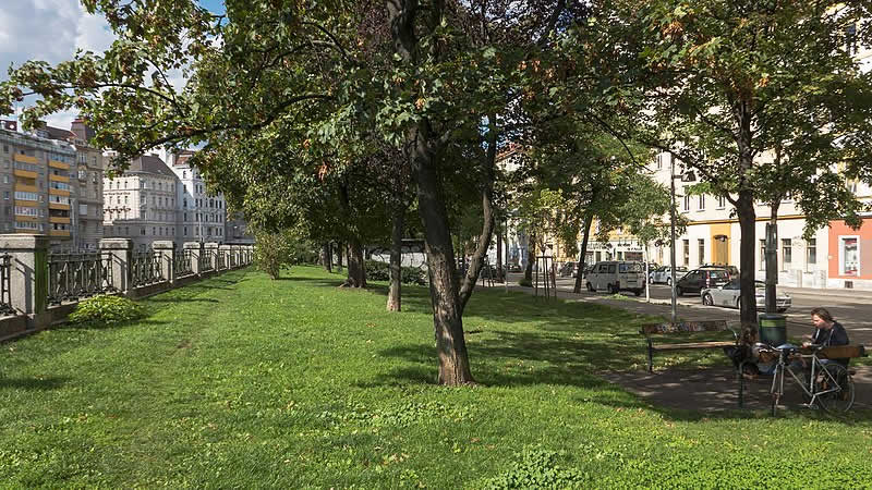 Ernst-Arnold-Park beim Wienfluss in Wien