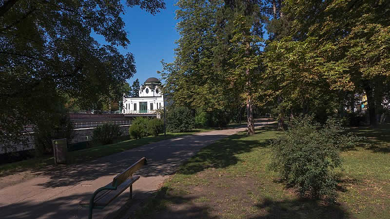 Hadikpark beim Wienfluss Wien-Penzing