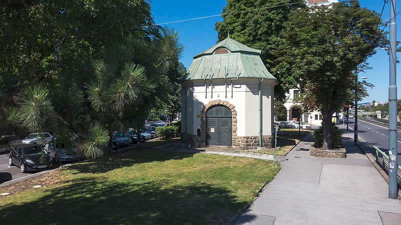 Hans-Moser-Park bei der Kennedybrücke Wien-Hietzing