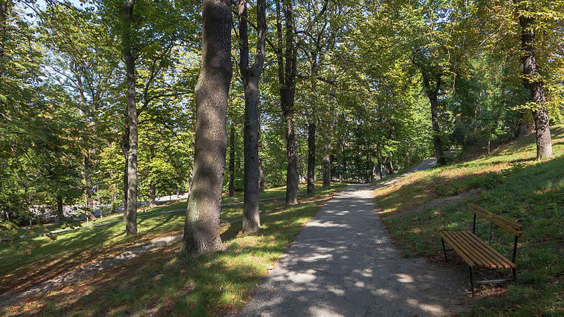 Karl-Fellinger-Park bei der Krottenbachstraße in Wien