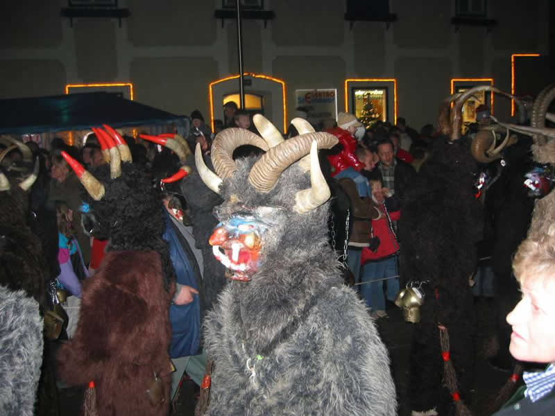 Krampusläufe und Perchtenläufe im Burgenland