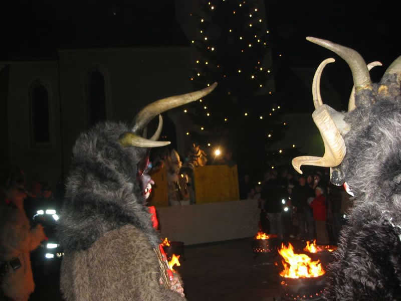 Perchtenläufe und Krampusläufe in Niederösterreich