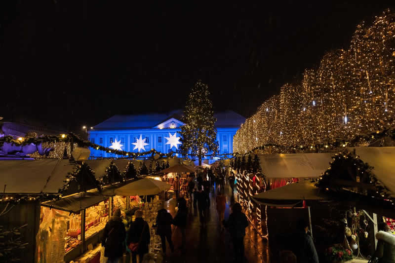 Blick auf den Christkindlmarkt in Klagenfurt