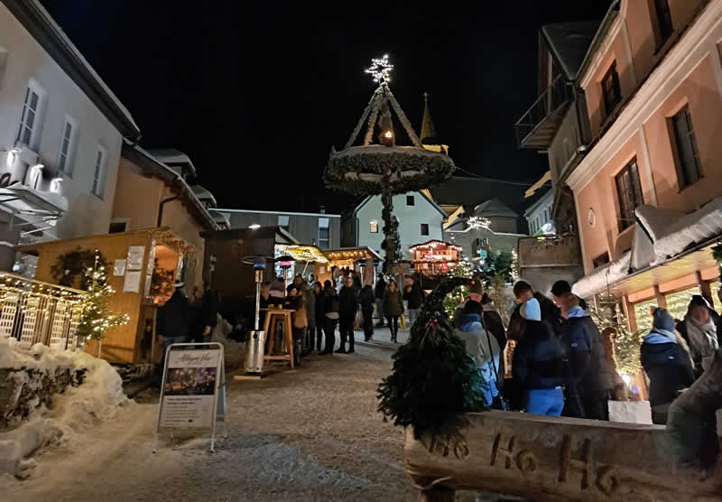 Blick auf den Adventmarkt in Bad Traunstein im Waldviertel