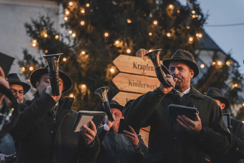 Musikdarbietung am Adventmarkt in Ybbsitz