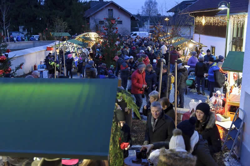 Adventmarkt in Anthering