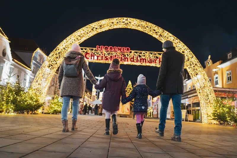 Eingang beim Adventmarkt in Leoben in der Steiermark