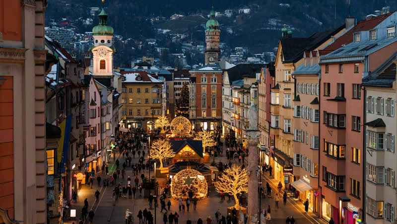 Christkindlmarkt in der Maria-Theresien-Stra&szlig;e von Innsbruck