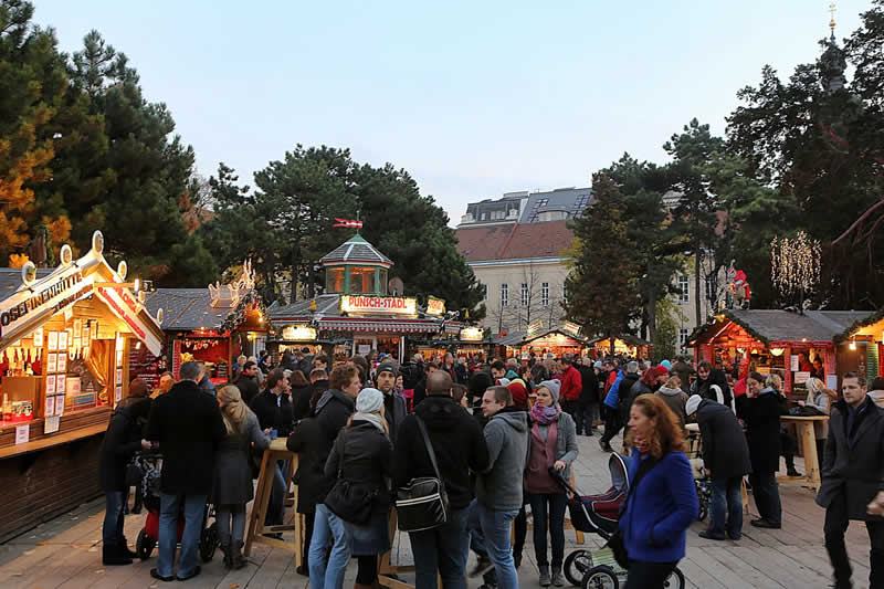 Weihnachtsdorf im Alten AKH in Wien