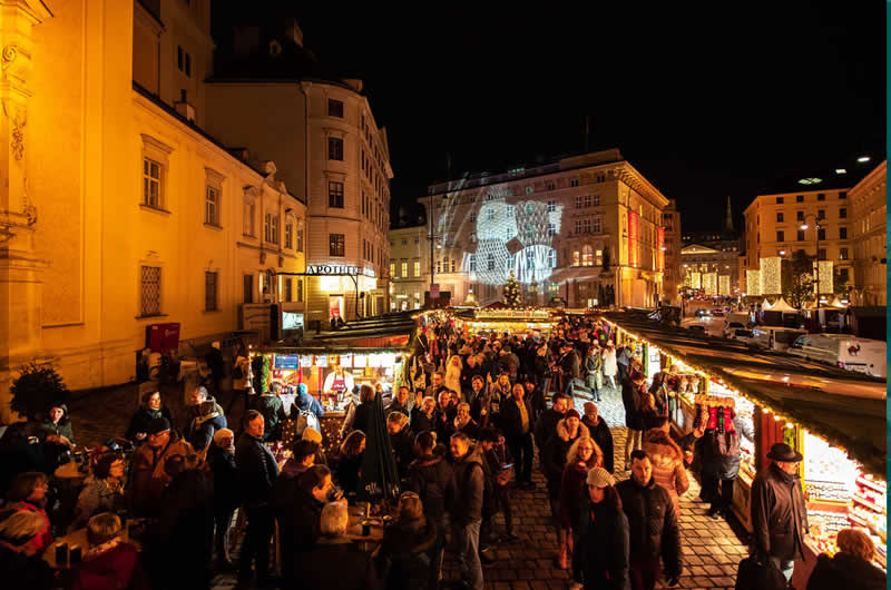 Altwiener Christkindlmarkt auf der Wiener Freyung