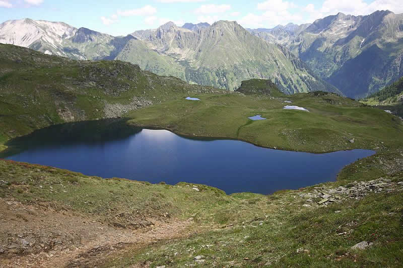 Oberer Schönalmsee in den Radstädter Tauern Salzburg