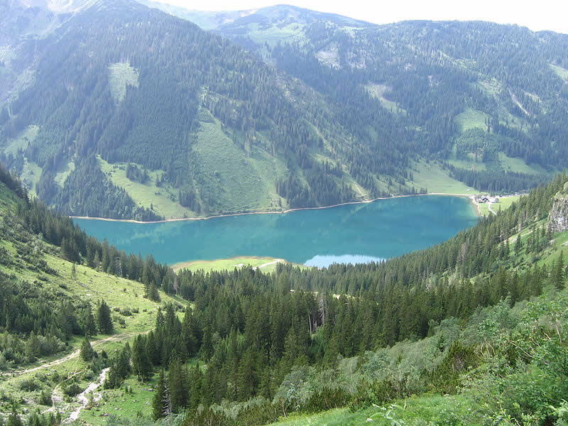 Vilsalpsee in den Allgäuer Alpen in Tirol