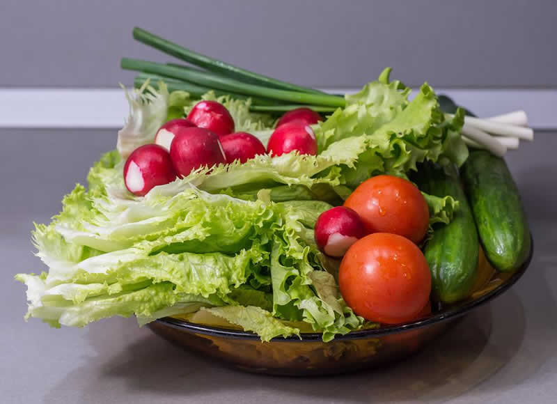 Gurkensalat zubereiten