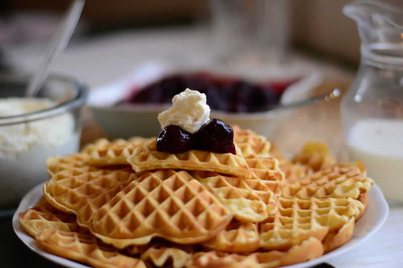 süße Waffelrezepte mit Butter oder Topfen