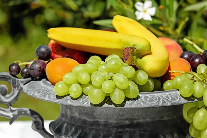 Bauermarkt in Hall in Tirol mit Gem&uuml;se und Obst