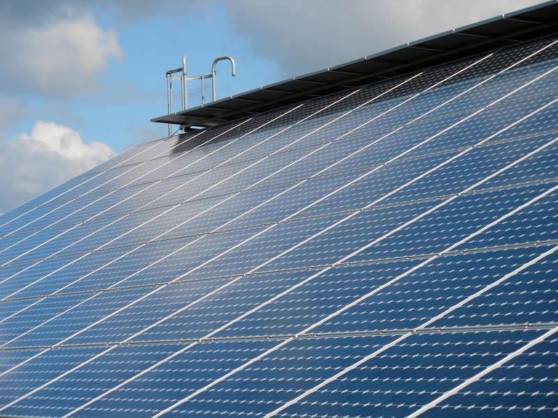 Photovoltaik-Anlage auf einem Dach in &Ouml;sterreich